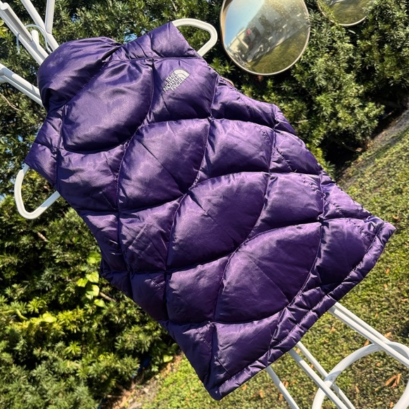 💜 The North Face Metallic Purple Quilted Vest 💜 - Picture 2 of 16